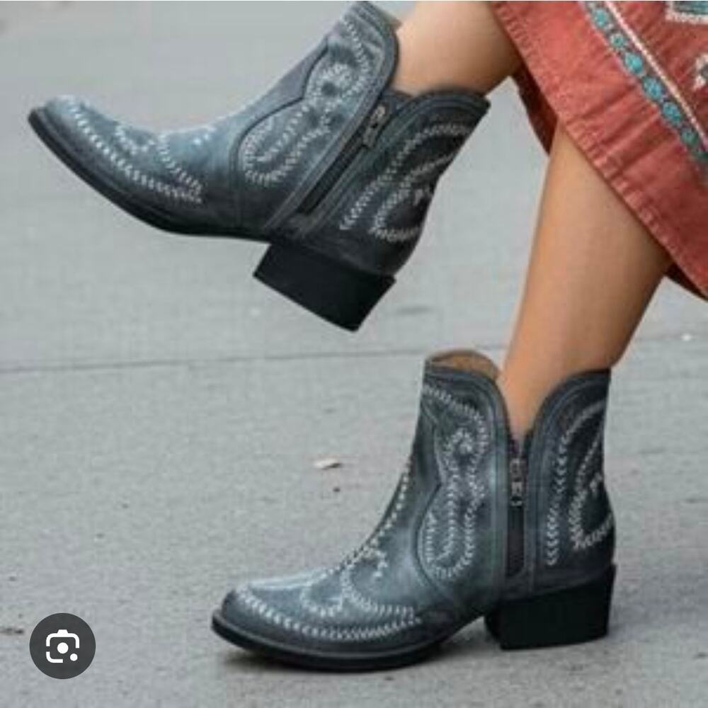 STERLING RIVER Ankle Cowboy Boots Gray Embroidered Vines Women SZ 9.5